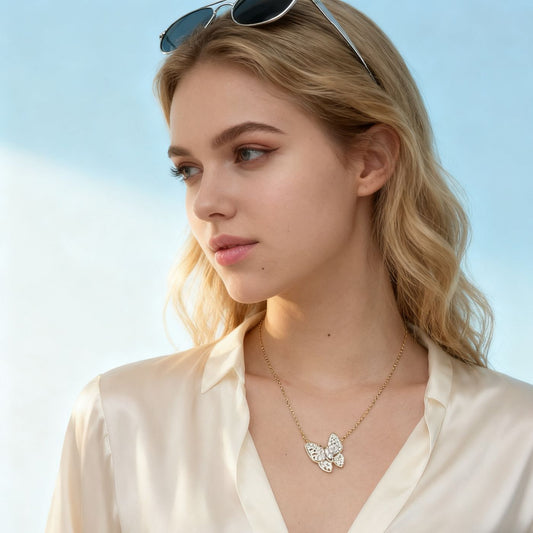 Collana Ali di Luce forma farffalla pave' dorato gold Gioielli acciaio inossidabile Liny Jewels Milano