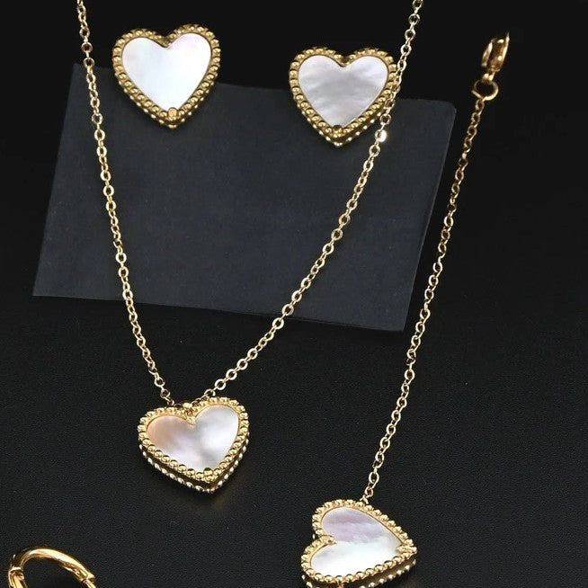 Orecchini Love Madreperla